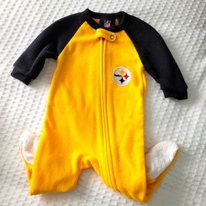 Pittsburg Steelers baby 0-3 months long sleeve onsie sleeper lounger